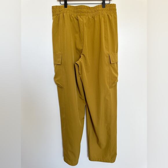 Fabletics Eleanor Cargo Track Pant Warm Olive - Picture 5 of 13